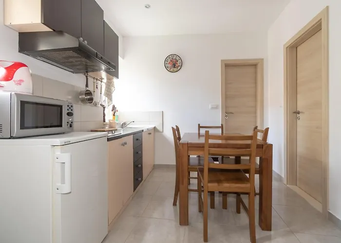 Kira, One Bedroom In Old Town