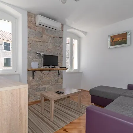 Kira Apartment *